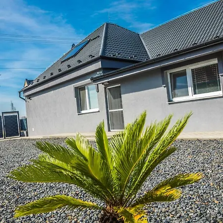Grey House בית הארחה