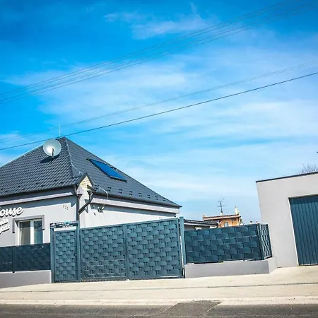 Grey House Konukevi Topolniky